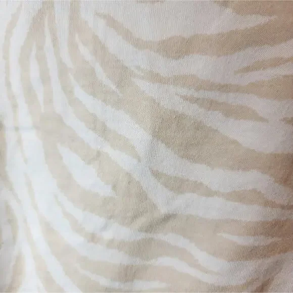 New Ingrid Maternity T-Shirt Animal Print V-Neck Tee Cool Lightweight Size XXL - Picture 5 of 7